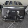 Delonghi Icona Metallics 4-Slice Toaster and kettle Image 2