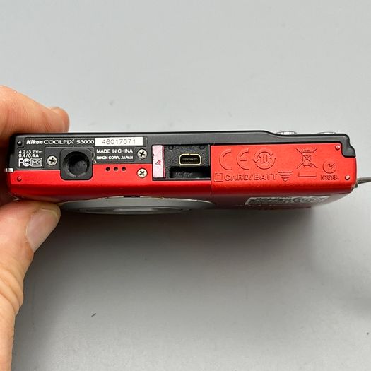 Nikon Coolpix S3000 12MP Digital Camera Red - Full Kit