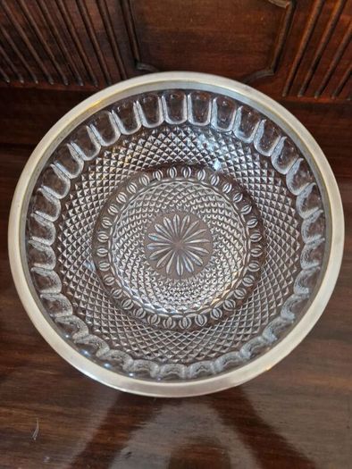 Glass bowl