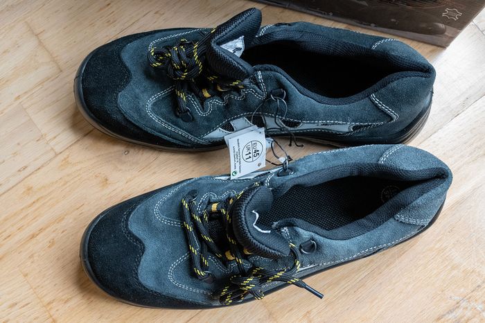 Safety shoes