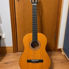 Valencia Classical Acoustic Guitar. Nylon Strings