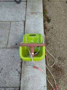Kids swing
