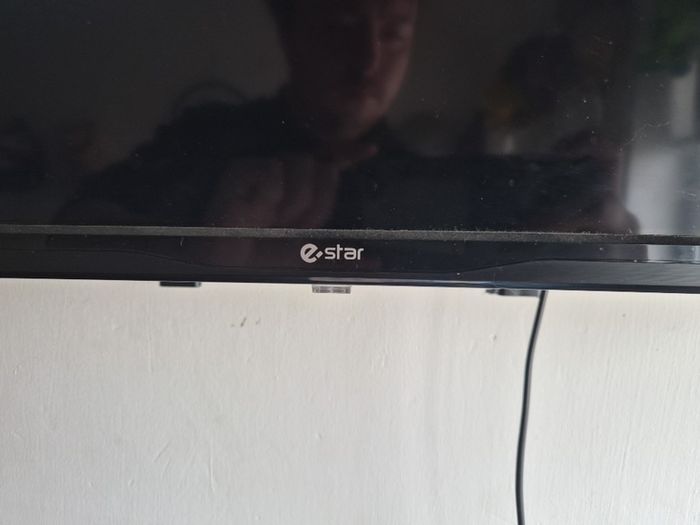 tv 32 inch estar with barracks