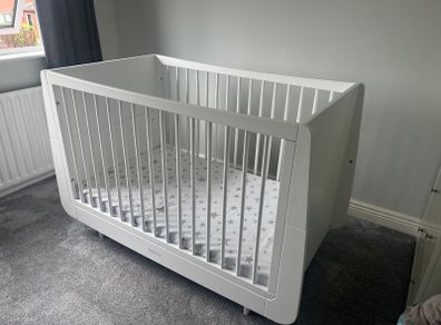 Snuz kot - white scandi cot bed with snuz mattress