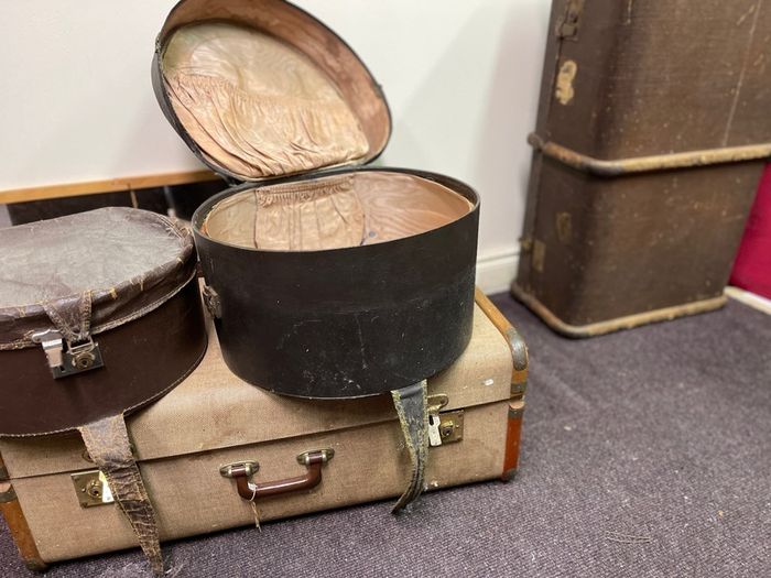 vintage leather trunks suitcases hatbox