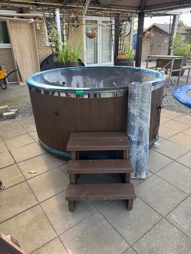 Hot tub