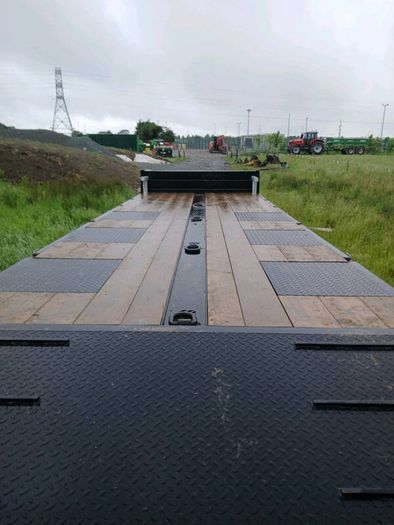 Low loader