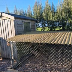 Good solid timber Hen house (4ft x 6ft) & hen run