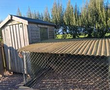 Good solid timber Hen house (4ft x 6ft) & hen run