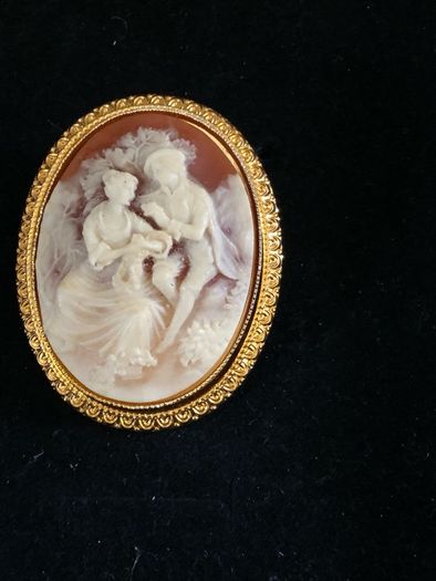 cameo brooch