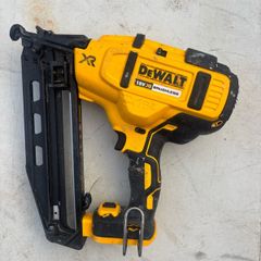 DeWalt 18V XR Brushless 16-Gauge Finish Nailer