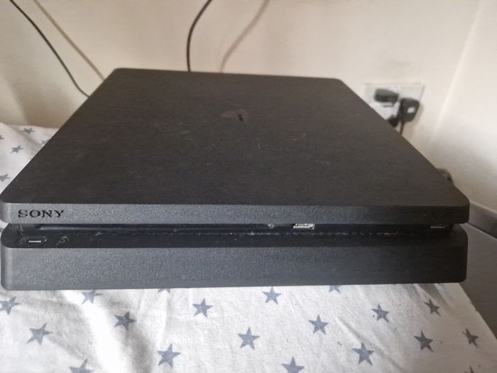 Jailbreakable PlayStation 4 slim 1TB 6.72 Firmware