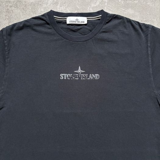 Navy stone island tshirt