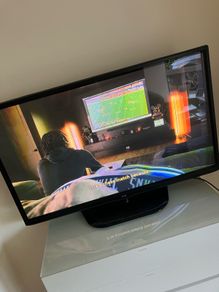 LG TV 50" with Chromcast