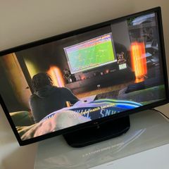 LG TV 50" with Chromcast