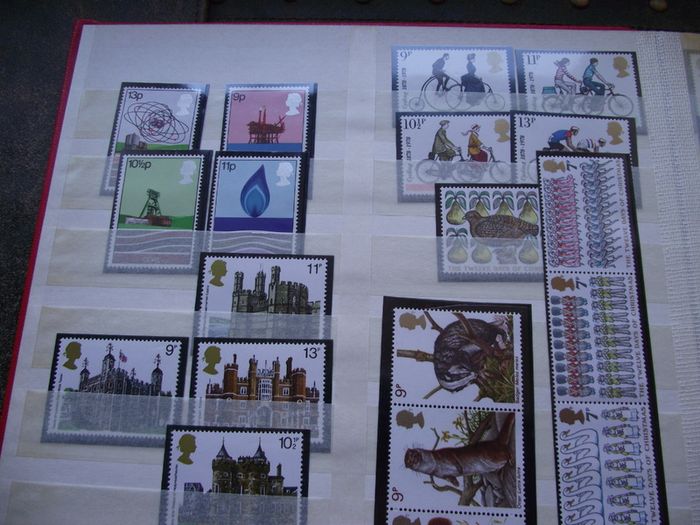 Collection of Mint Elizabeth II stamps, blocks and strips (1946-1990s)
