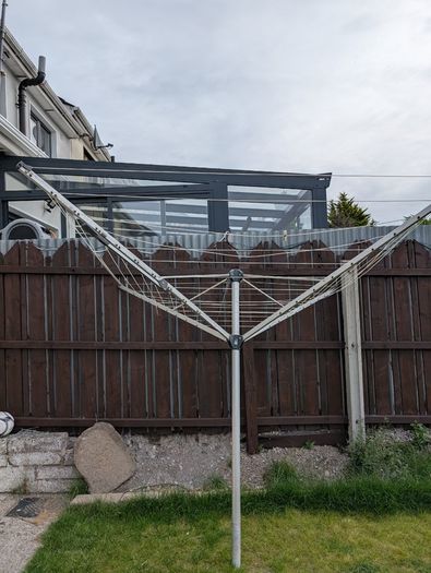 Outdoor clothes line
