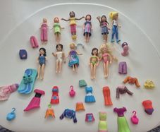 11 Polly Pocket dolls and accessories