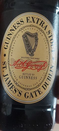 Guinness unopened bottle full,,1996 ,,see pictures for condition ,collectors item, sold as seen ,buyer collects or pays postage thank you,