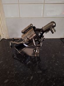 Novelty metal wine bottle holder