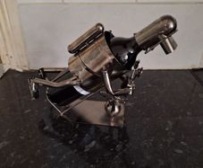Novelty metal wine bottle holder