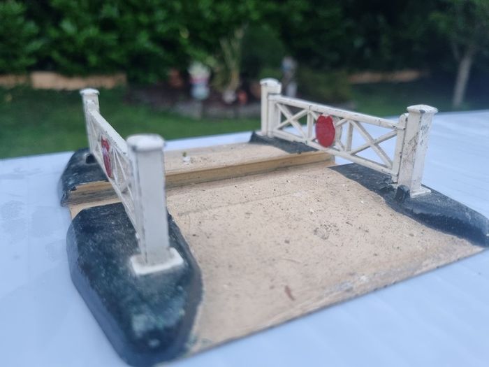 Hornby level crossing