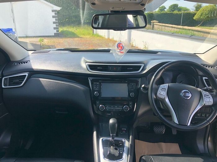 Nissan Qashqai 1.6 diesel Auto Luxury trim