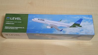 LEVEL 1:200 scale model airplane, Airbus A321 aircraft, NEW