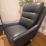 Stunning leather swivel chair Image 4