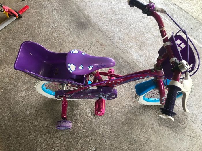 Still available kids bike suit ages 3-6/7 15inch wheels
