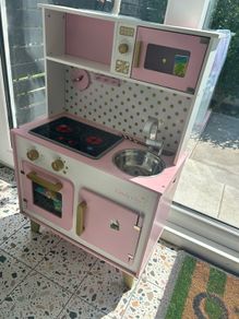Toy kitchen
