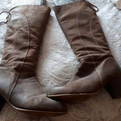 Ladies leather boots