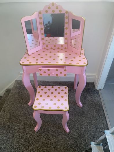 kids dressing table