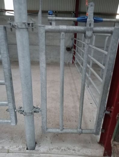Calving gate