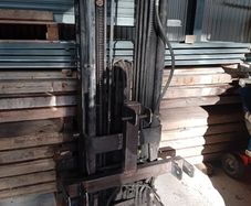 Forklift mast
