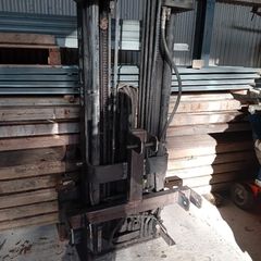 Forklift mast