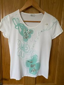 LIBRA White Abstract Flower Embroidered Elegant Top