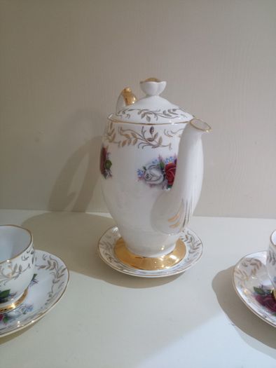 Beautiful Vintage Queen Anne Coffee Set