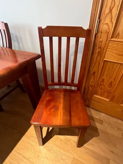 Dining room table + 6 high back chairs