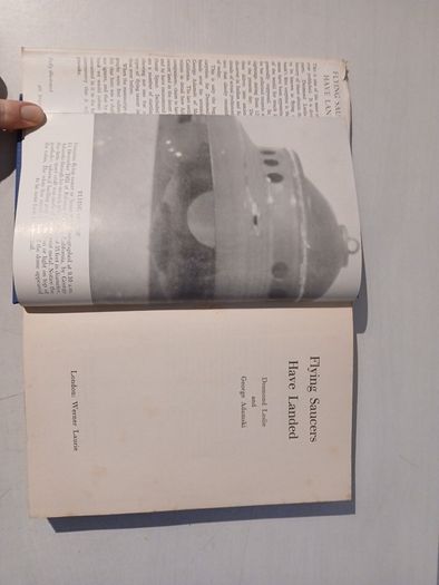 Flying Saucers Have Landed by Desmond Leslie & George Adamski 1953 Edition