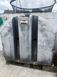 Oil tank