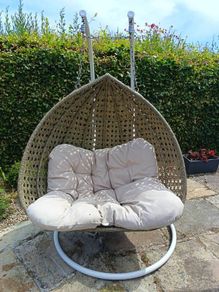 egg chair