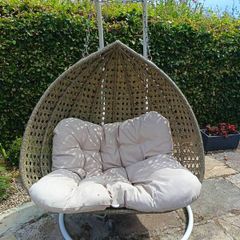 egg chair