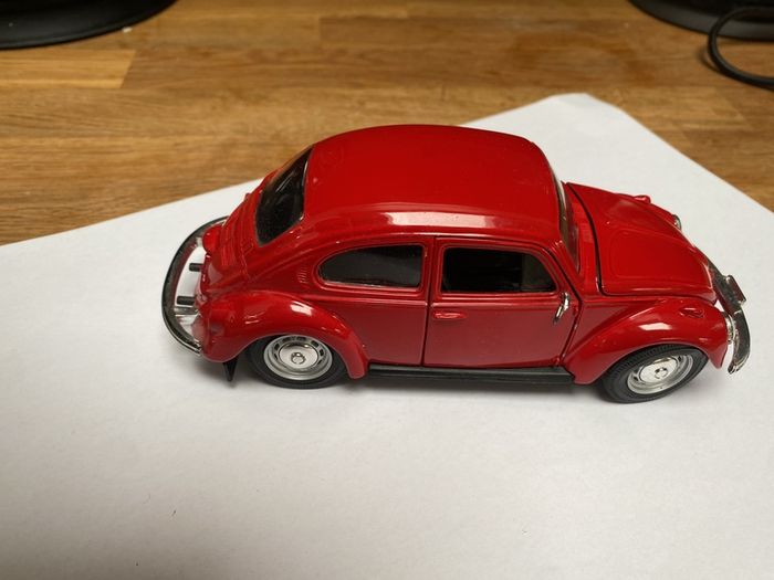 Maisto.volkswagen BW Beetle red midst scale 1:24  die cast VW