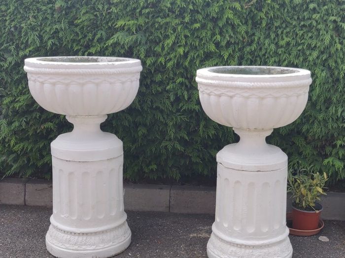 Sandstone Royale Urn On Round Plinth Painted White (x2)