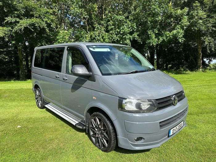 2013 Volkswagen Caravelle 2.0 diesel Automatic 9 seater
