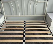 As New - Beautiful Very Sturdy White Metal 4Ft 6 Double Bed Frame - Can Deliver