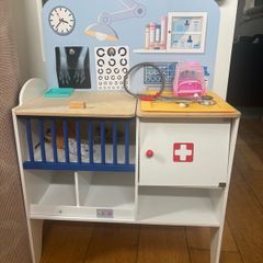 Toy Vet Clinic Table