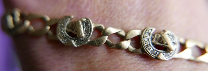 Vintage 9c 375 Solid Yellow Gold Solid Diamonds Cut Horse Shoe with Horses Head Link Bracelet L-6" 8,8 g