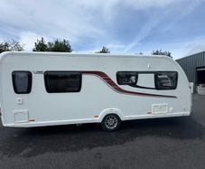 2016 Swift Conqueror 580 Fixed Island bed